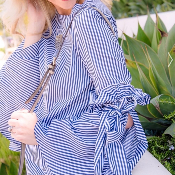 Chicwish Charisma top with bell sleeve - Picture 2 of 5